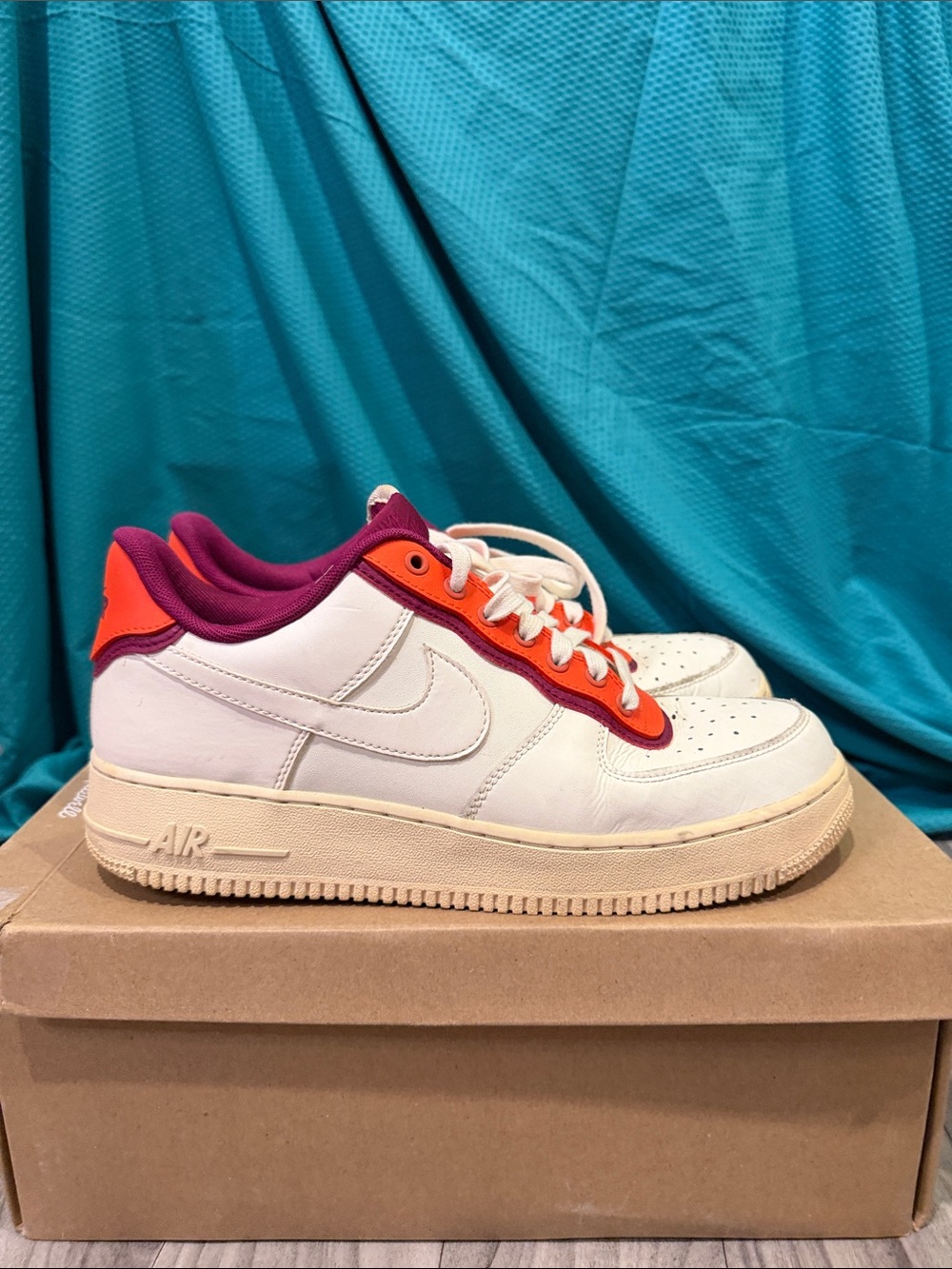 Nike Low-Top Sneakers White with Orange & Purple Accents